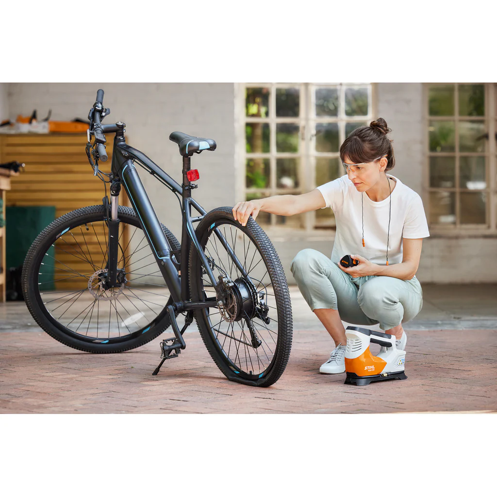 Stihl Akku-Kompressor KOA 20 mit Akku AS 2 und Ladegerät - Image 13